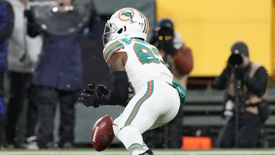 Dolphins Lug Around 3,500 Pounds of Warm-Weather Gear to Green Bay for Packers Game