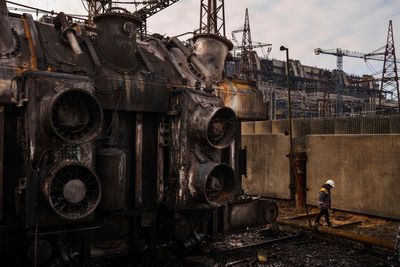 Ukrainian energy workers carry out repairs despite Russia's pounding of the country's power grid