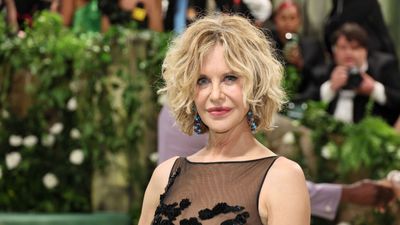 Meg Ryan upgrades her kitchen countertops with a bold, affordable accessory that makes cooking simple – shop the look to follow her easy trick