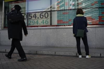 Global Shares Mostly Fall After Thanksgiving Holiday