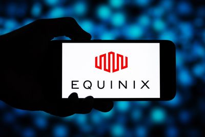 Equinix Stock: Analyst Estimates & Ratings