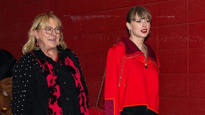 Taylor Swift Arrives Alongside Donna Kelce for Chiefs’ Black Friday Game