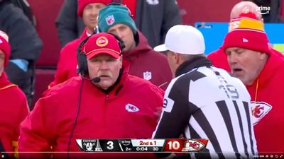 Al Michaels Hilariously Blasted Refs After ‘Expedited Review’ in Chiefs-Raiders