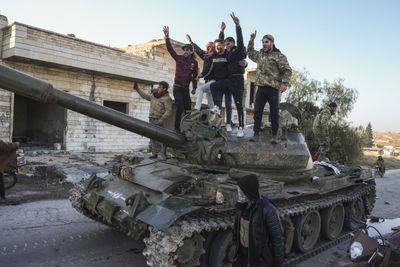 Syrian rebels reach central Aleppo as army announces ‘temporary withdrawal’