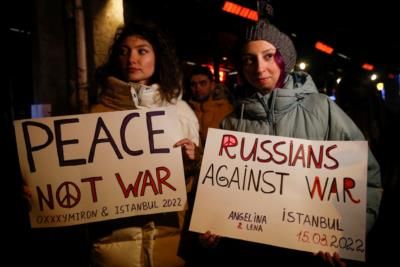 Russian Police Raid LGBTQ+ Venues In Moscow Crackdown