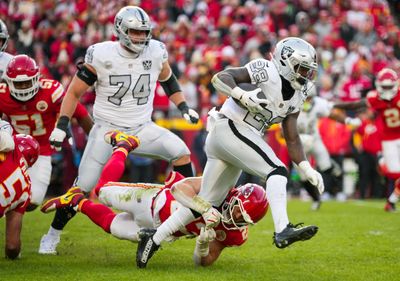 Raiders Week 13 snap counts vs Chiefs: Sincere McCormick sees big jump in snaps, carries