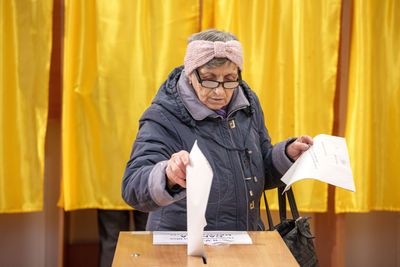 Romanians vote in parliamentary elections as far right hopes to make gains