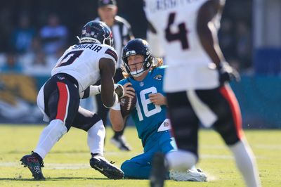 Jaguars fall to Texans 23-20, lose QB Trevor Lawrence to concussion