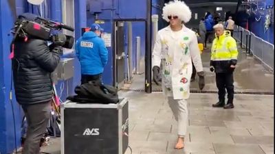 Bills’ WR Mack Hollins Shows Up at Snowy Bills Game Dressed as Barefoot Mad Scientist