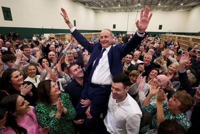 Centre-right Fianna Fáil and Fine Gael set to retain power in Ireland