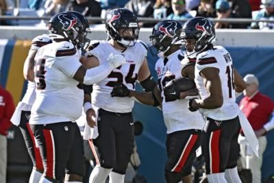 Texans Beat Jaguars 23-20, Lawrence Concussed