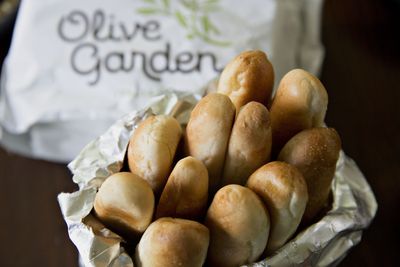 Olive Garden responds to customer's viral breadstick moment