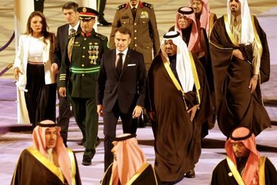 Macron, Saudi Crown Prince Sign Strategic Partnership, Call For Lebanon Elections