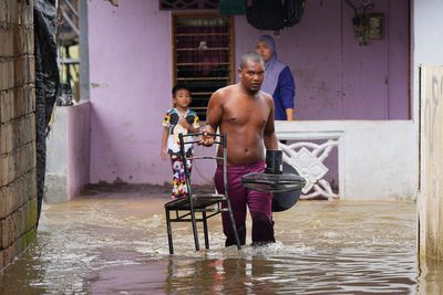 Floods wreak havoc in Malaysia, southern Thailand with over 30 killed, tens of thousands displaced