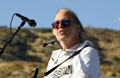 Neil Young 'keen to play Glastonbury 2025'