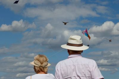 Older couples ‘living apart but together’ have better wellbeing, scientists say