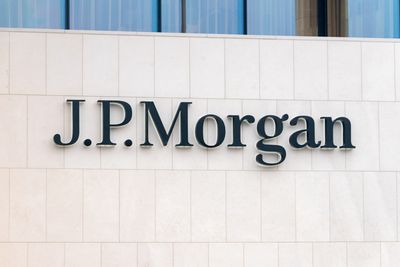 Is JPMorgan Stock Outperforming the Dow?