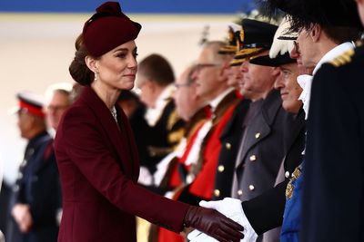 Kate pays tribute to the late Queen in burgundy ensemble for Qatar state visit