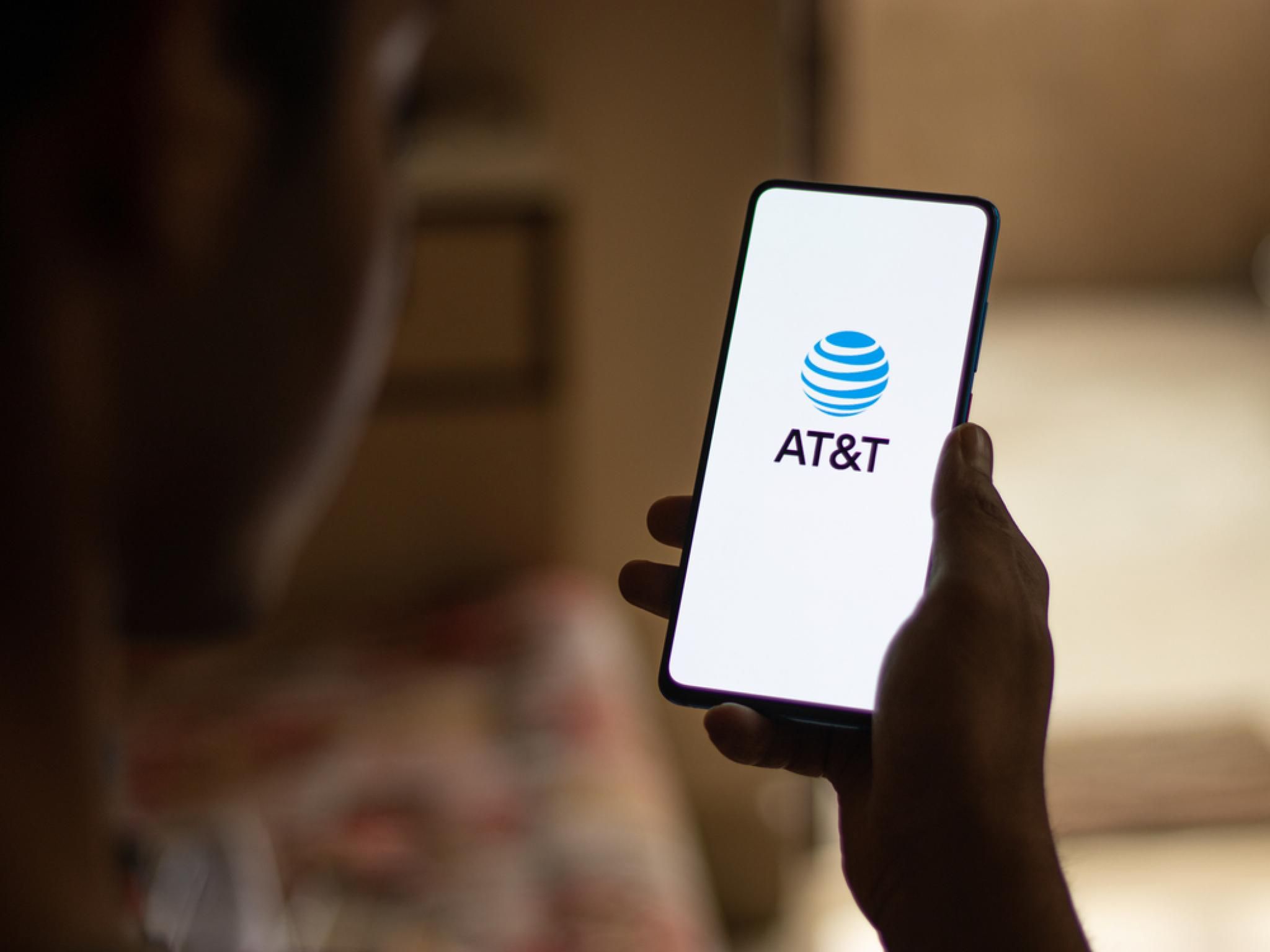 AT&T Revises 2024 Guidance, Targets $22 Billion Annual…