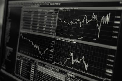 Down 53% YTD, Is Intel Stock Worth the Risk?