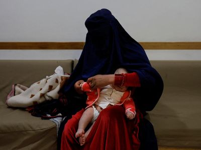 Taliban bans women from training as midwives