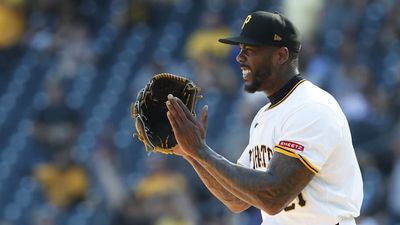 Aroldis Chapman Confirms Deal With Red Sox By Posing for Picture With His Dog