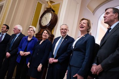 Senate Democrats stick with Schumer