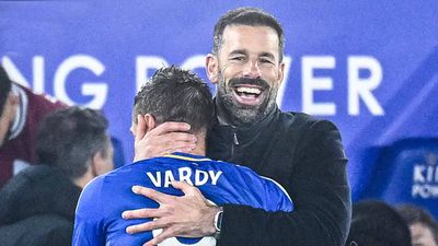 Leicester City win in Van Nistelrooy's managerial debut, Crystal Palace beat Ipswich Town