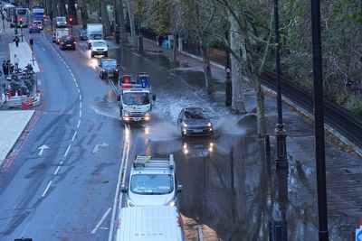 Forecasters issue yellow warning for heavy rain and wind during the weekend