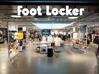 Foot Locker Cuts Outlook On Soft Consumer Spending In Q3, Stock Tanks