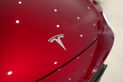 Tesla Poised to Hit Record Highs This Holiday Season