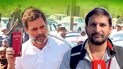 Rahul Gandhi fails to go to Sambhal, UP police block border