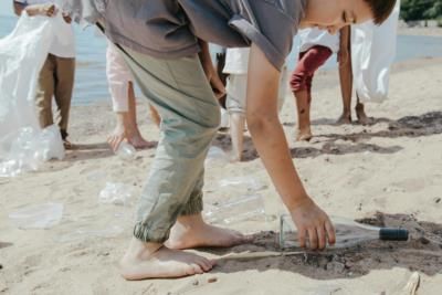 Students At Al Hekma School Clean Beaches, Pledge Environmental Action