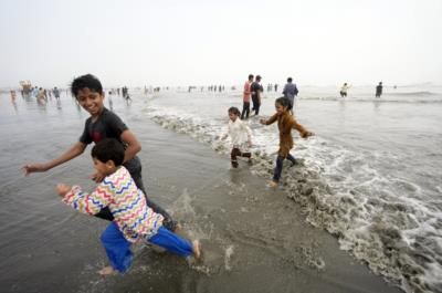 Karachi Volunteers Clean 250Kg Of Beach Trash For Recycling