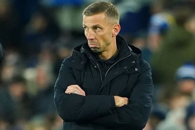 Gary O’Neil responds to ‘sack’ taunts from own fans as Wolves lose at Everton