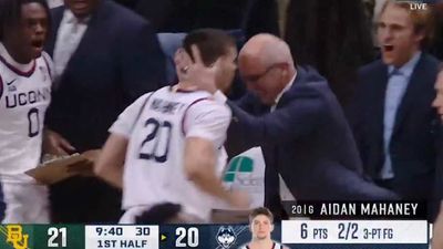 Fired Up Dan Hurley Headbutts UConn Player After Back-to-Back Threes