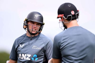 2nd Test: New Zealand unchanged in bid to hit back against England