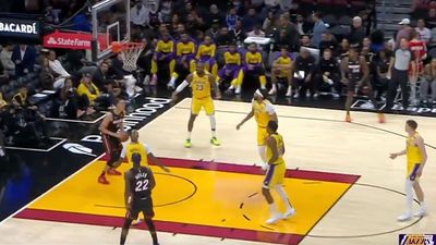 Lakers' Embarrassing Defensive Possession Sums Up Blowout Loss to Heat