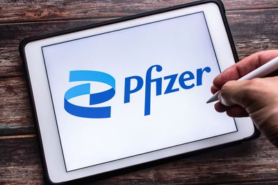 Pfizer Stock: Is PFE Underperforming the Healthcare Sector?