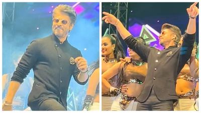 Shah Rukh Khan rocks a NEW LOOK as he grooves to 'Chaiyya Chaiyya' and 'Jhoome Jo Pathan' at private Delhi event - WATCH