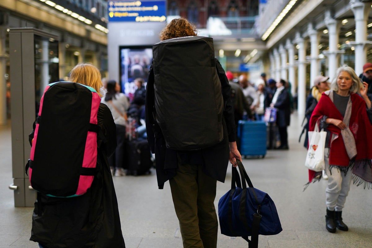 London travel news LIVE: ‘Major disruption’ to trains between St Pancras and Luton ‘to last all day’