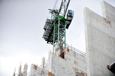 Commercial work drives UK construction sector growth but housebuilding drags