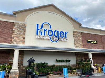 Warren Buffett's Portfolio Stock Kroger Pauses Buybacks For Albertsons Merger, Narrows FY24 Outlook