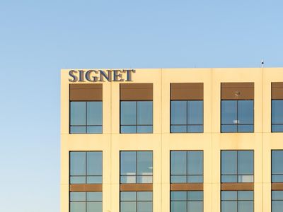 Signet Jewelers Stock Tanks After Dismal Q3 Print, Guidance Cut