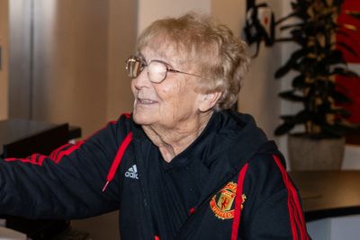 Kath Phipps: 'Heart and soul of Manchester United' dies, aged 85