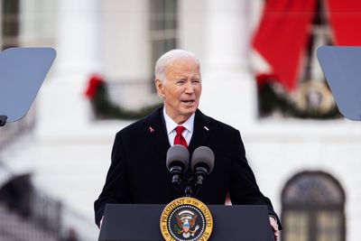 Biden weighs preemptive pardons