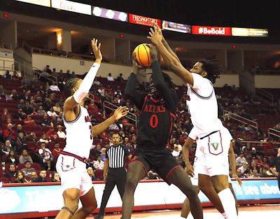 Gwath Goes Off As #24 Aztecs Best Bulldogs 84-62 In Fresno