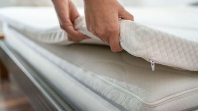 How to clean a memory foam mattress topper in just 5 steps and avoid damaging it