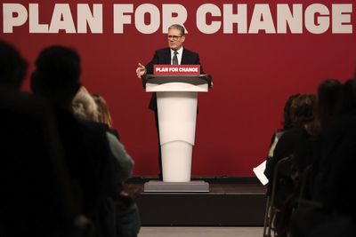 Starmer pledges ‘golden era of building’ as he takes aim at environmental regulations