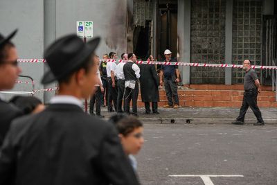 Melbourne synagogue fire condemned as ‘act of antisemitism’ by Anthony Albanese as police hunt arsonists